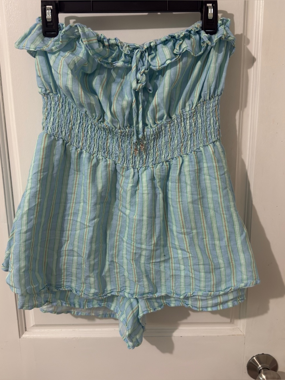 NO BOUNDARIES STRIPED STRAPLESS SMOCKED ROMPER SHORTS MEDIUM